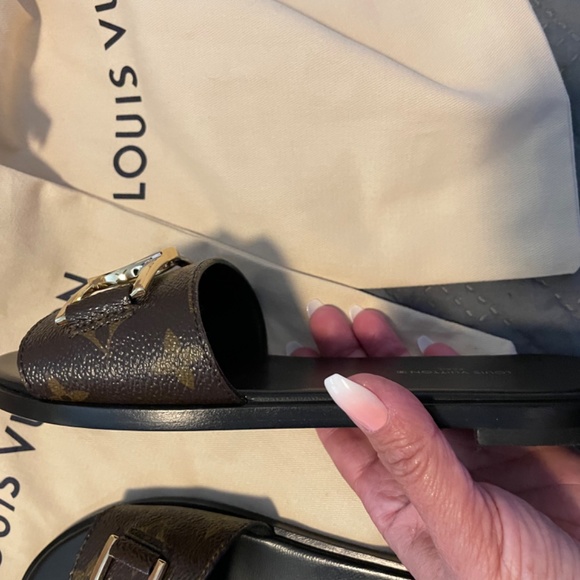Louis Vuitton brand new authentic Lock it Flat mules sands - Picture 5 of 8